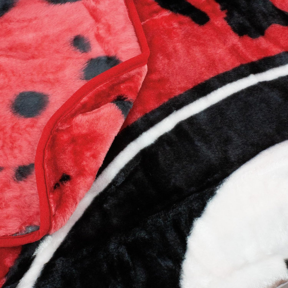 Everything Comfy Georgia Bulldogs Soft and Warm Huge Raschel Throw Blanket, 86" x 63"