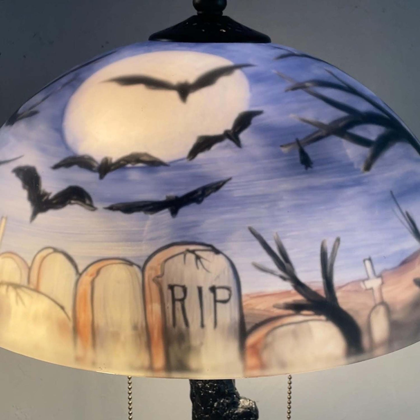 Bieye L10973 Bats Flying Over Graveyard at Full Moon Night Hand-Painted Glass Table Lamp for Helloween Decor (Blue, 14x22 inch)