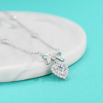 14K Gold Heart-Shaped Necklace for Women, 0.8ct D-color Round Cut Diamond Pendant, Elegant Jewelry for Any Occasion, Ideal Gift for Your Beloved Wife