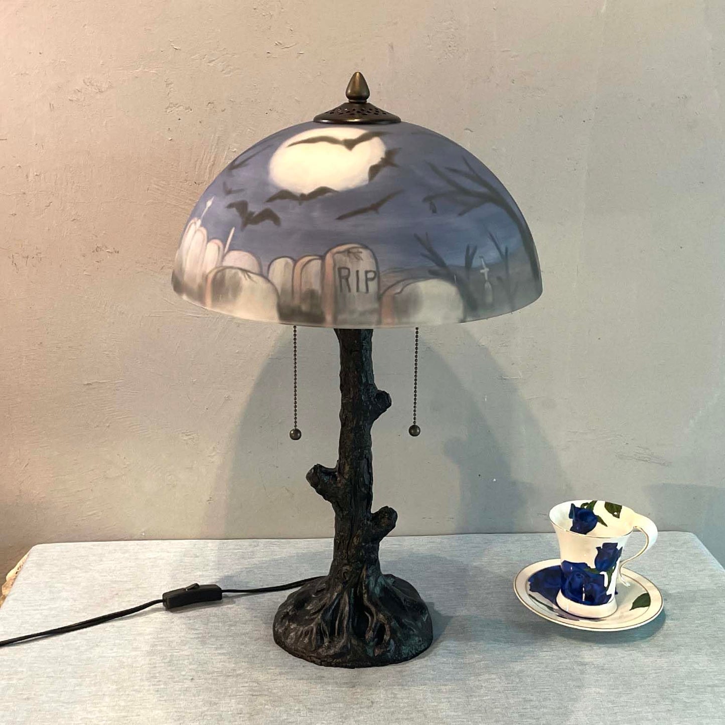Bieye L10973 Bats Flying Over Graveyard at Full Moon Night Hand-Painted Glass Table Lamp for Helloween Decor (Blue, 14x22 inch)