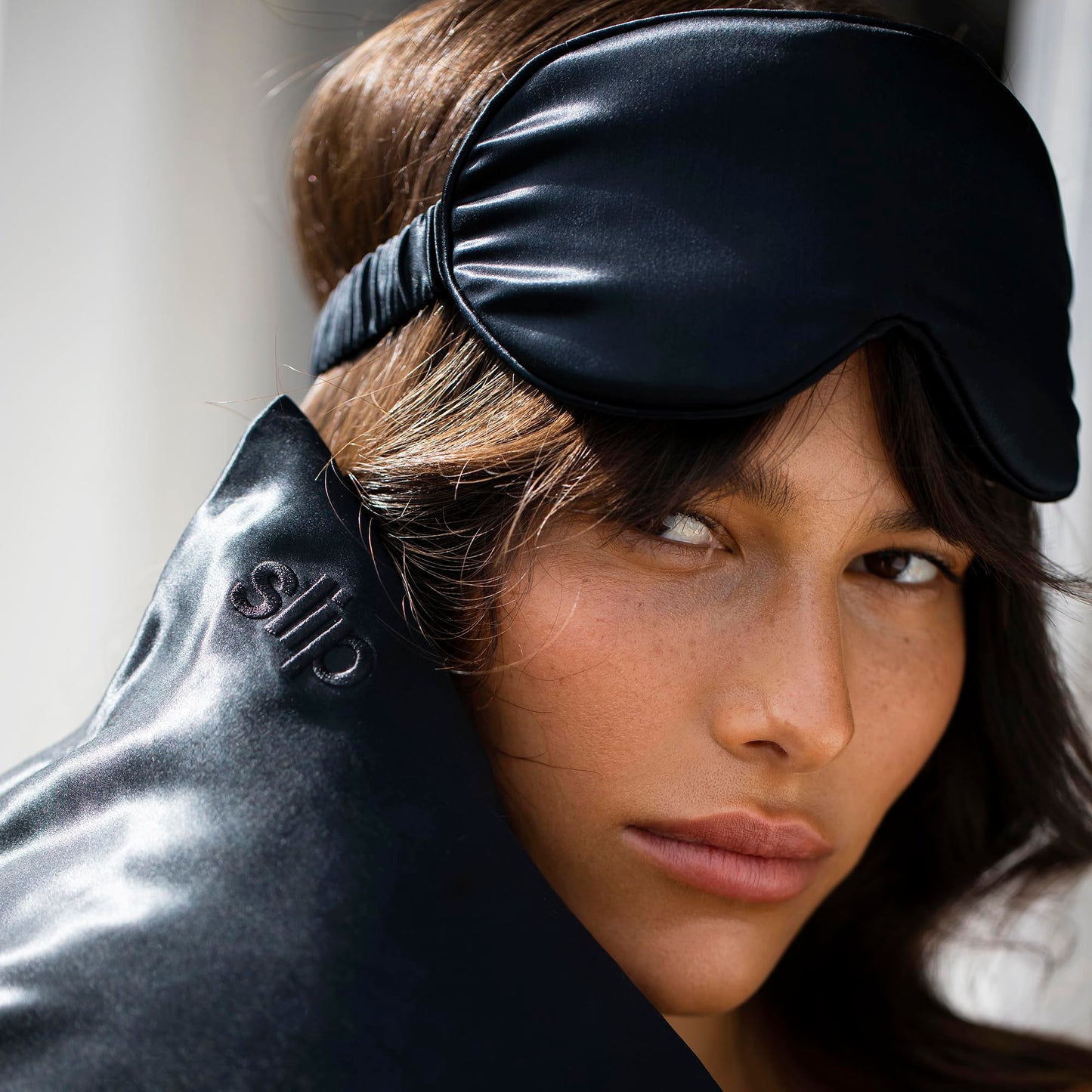 slip Pure Silk Contour Sleep Mask: Protect Your Delicate Lashes with Our Innovative, Lash-Friendly Design. Experience Uninterrupted Beauty Sleep with Slipsilk™ Comfort, 1 Contour Mask, Scarlet
