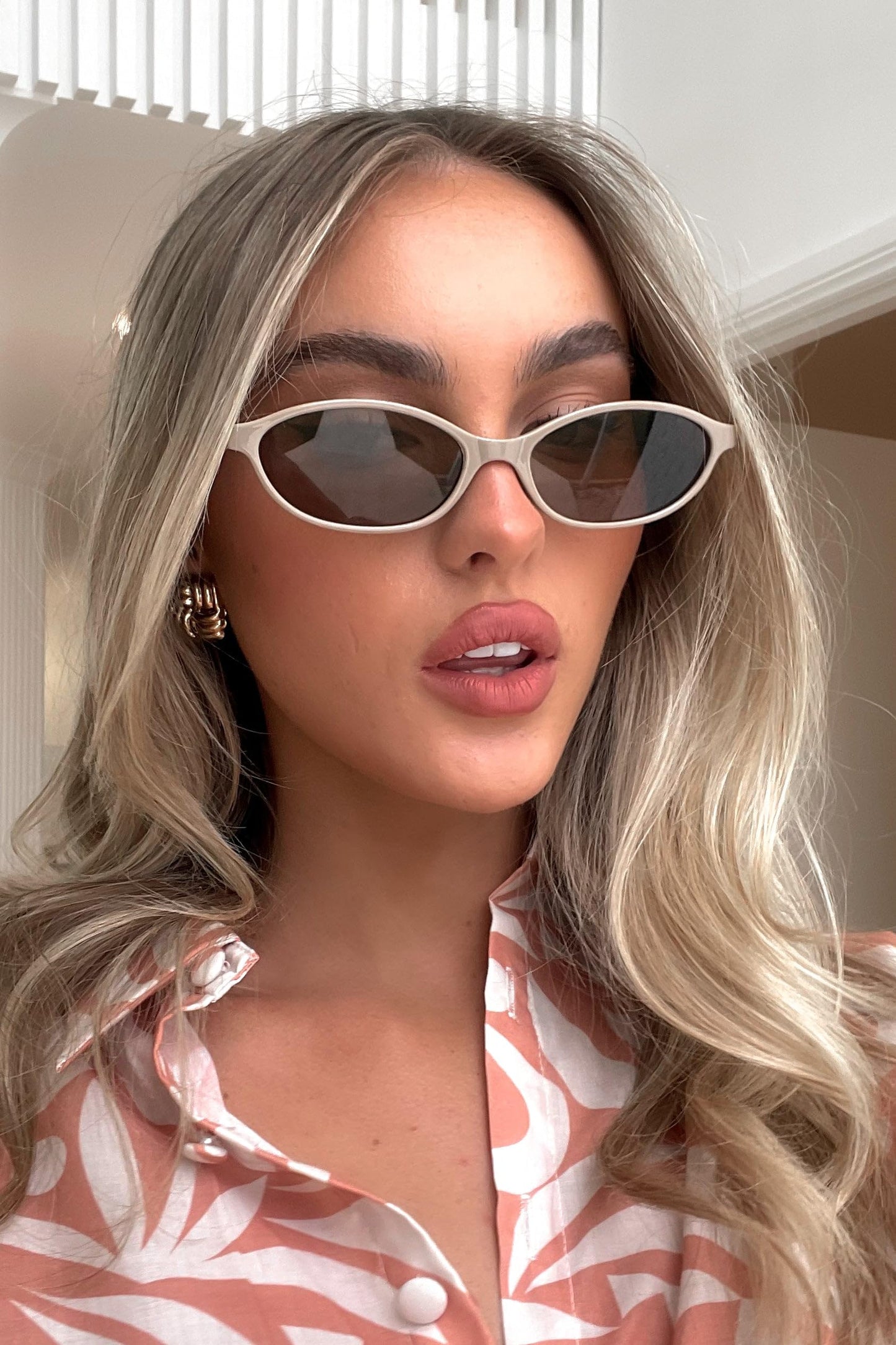 GUVIVI Retro Oval Sunglasses for Women