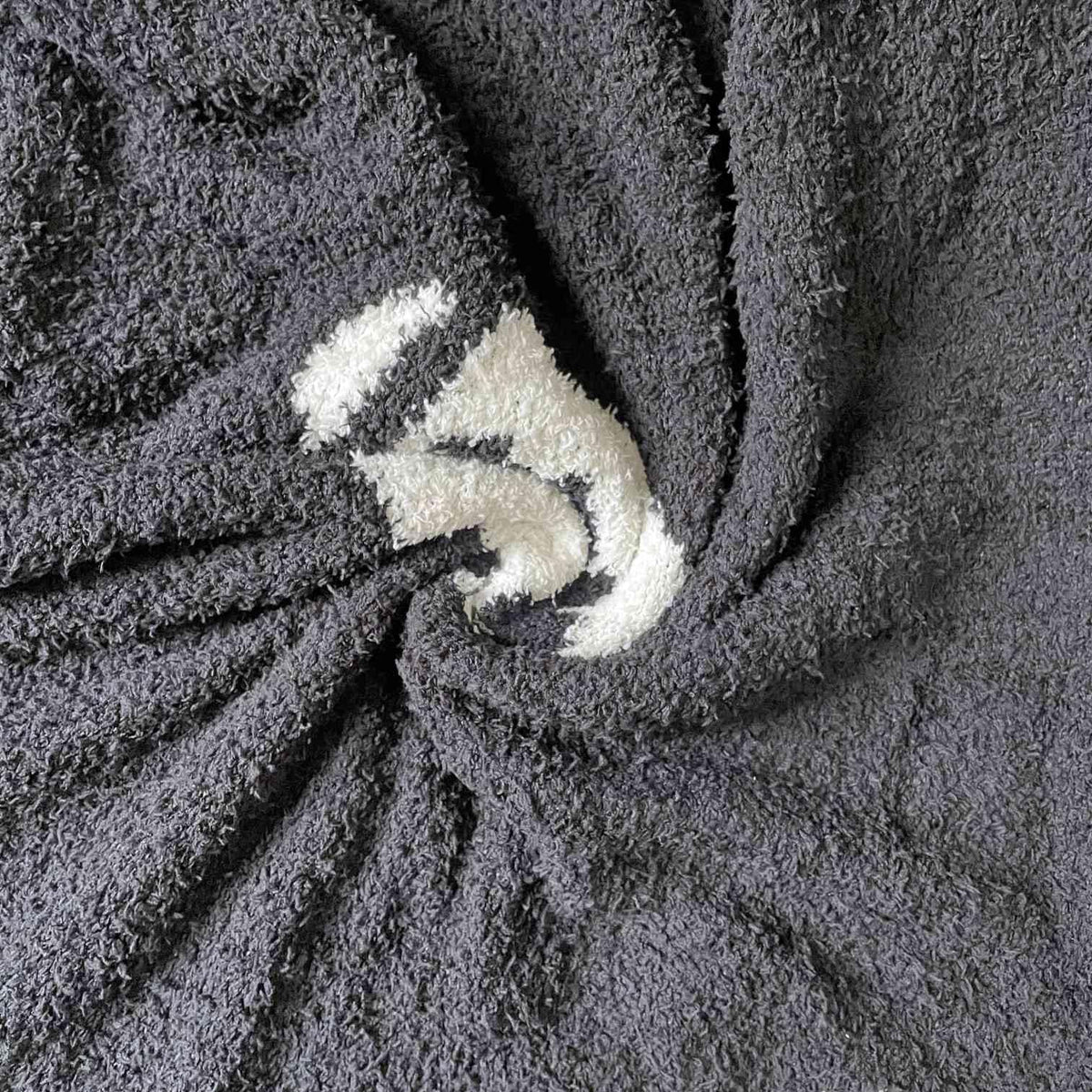 Cozy Baseball Pattern Blanket Perfect Lightweight Bedding for Adults, Soft, Warm, and Plush Soccer Sports Blanket Great for Bed Sofa (Baseball-Red, 51"x63")