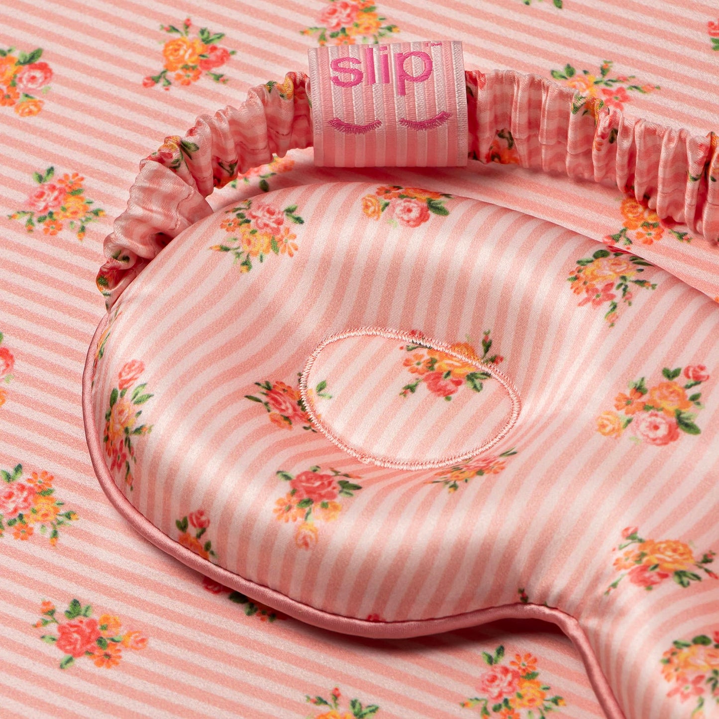 slip Pure Silk Contour Sleep Mask: Protect Your Delicate Lashes with Our Innovative, Lash-Friendly Design. Experience Uninterrupted Beauty Sleep with Slipsilk™ Comfort, 1 Contour Mask, Scarlet