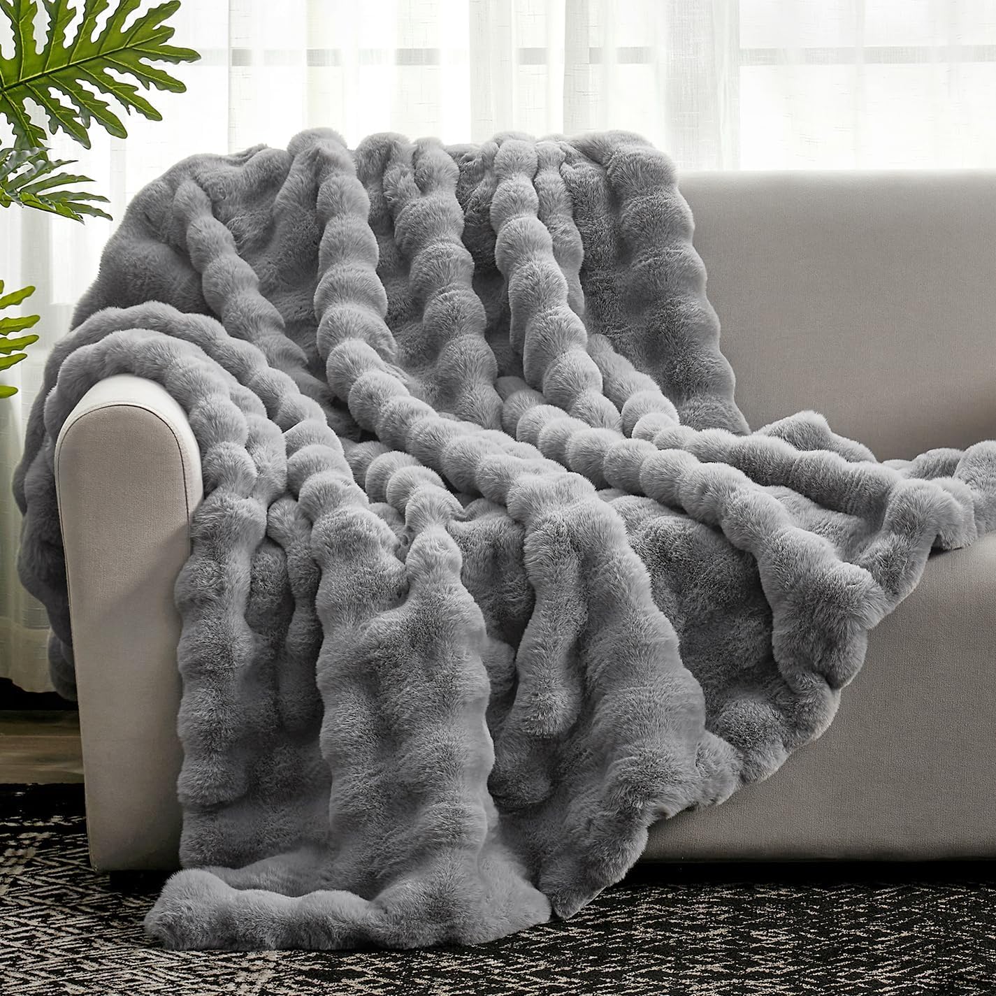 Cozy Bliss Faux Fur Throw Blanket for Couch, Fuzzy Soft Plush Thick Bubble Blanket for Sofa Bedroom Living Room, 50 * 60 Inches Tie Dye Pink