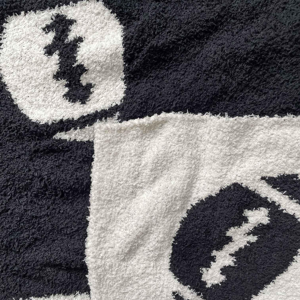 Cozy Baseball Pattern Blanket Perfect Lightweight Bedding for Adults, Soft, Warm, and Plush Soccer Sports Blanket Great for Bed Sofa (Baseball-Red, 51"x63")
