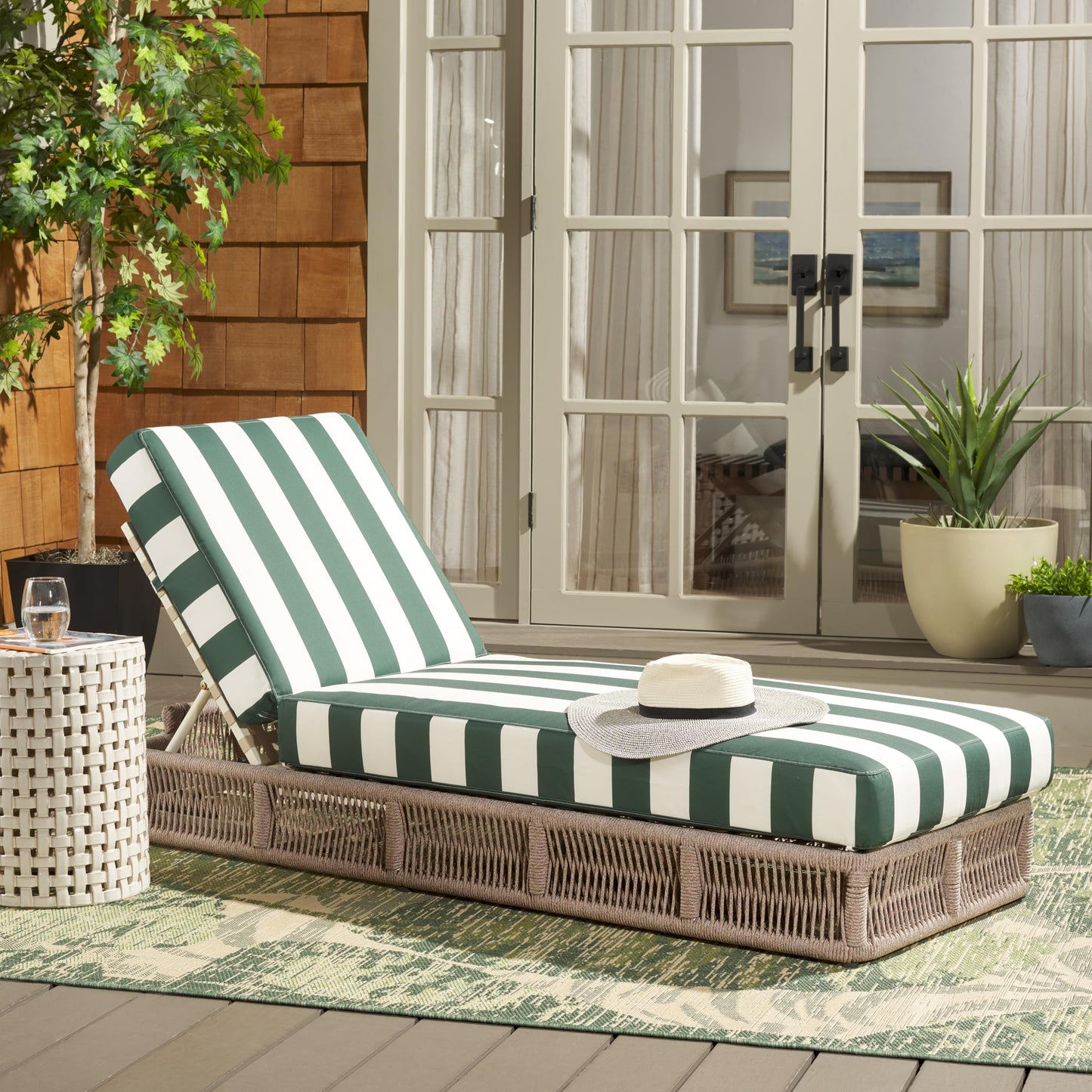 SAFAVIEH Outdoor - Gillian Chaise Lounge Chair - Tan & White - Steel and Woven Rope - Adjustable 5-Position Backrest - Ideal for Patio, Deck, Poolside, Backyard (PAT7527A)