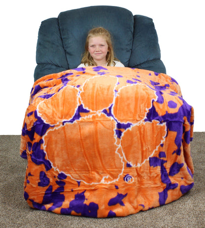 Everything Comfy Georgia Bulldogs Soft and Warm Huge Raschel Throw Blanket, 86" x 63"