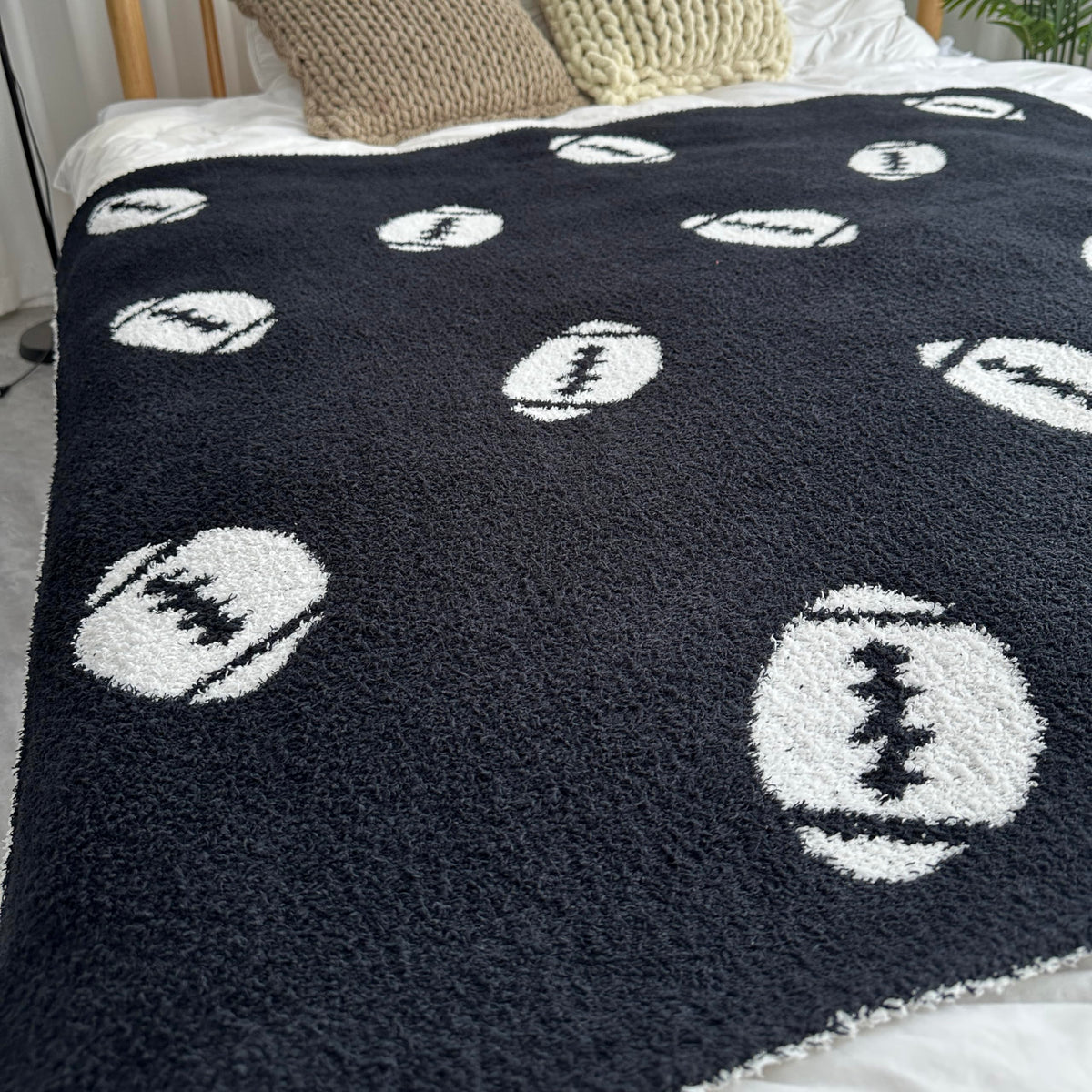 Cozy Baseball Pattern Blanket Perfect Lightweight Bedding for Adults, Soft, Warm, and Plush Soccer Sports Blanket Great for Bed Sofa (Baseball-Red, 51"x63")