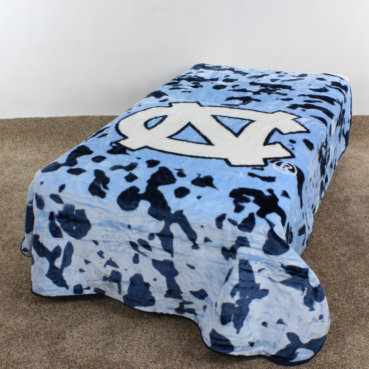 Everything Comfy Georgia Bulldogs Soft and Warm Huge Raschel Throw Blanket, 86" x 63"