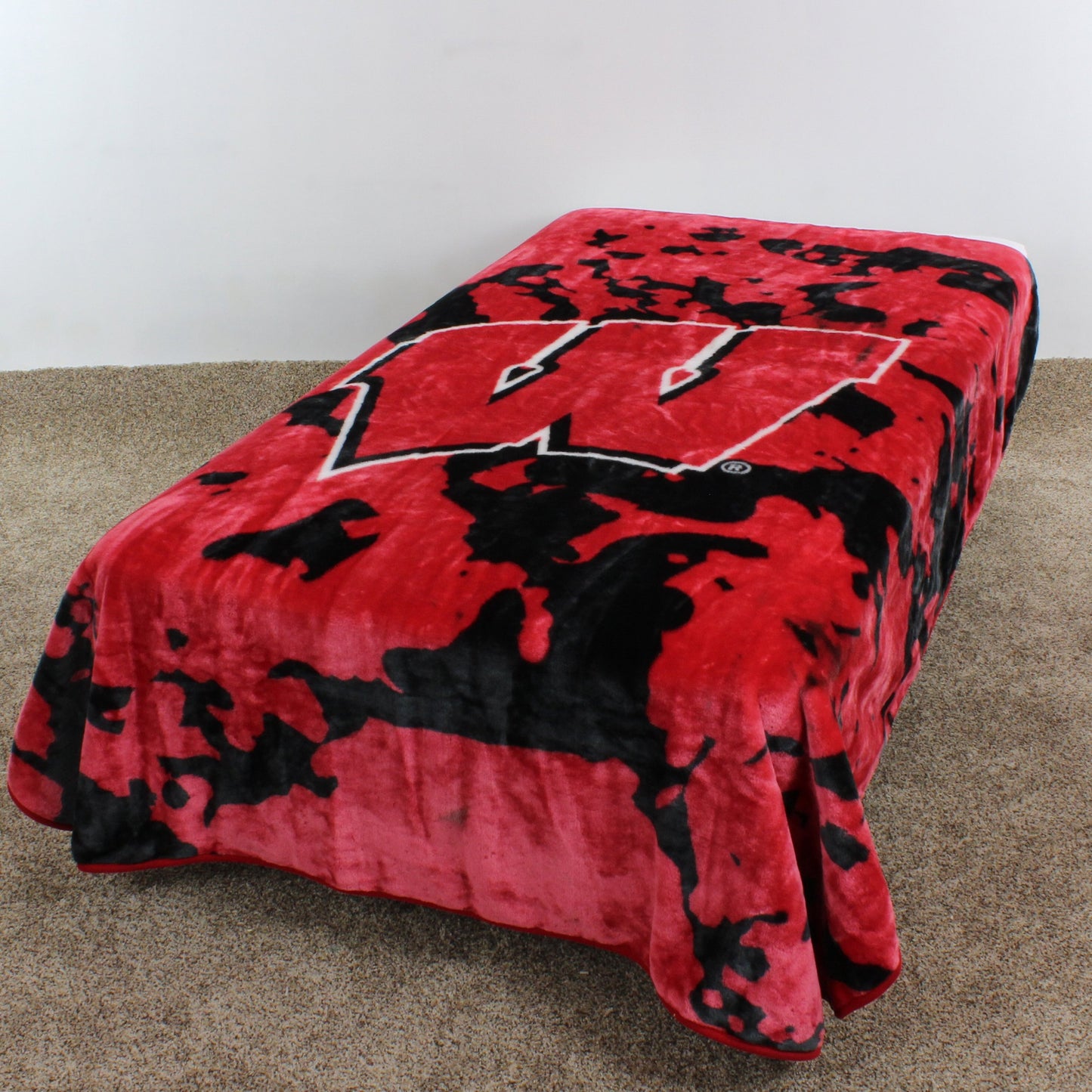 Everything Comfy Georgia Bulldogs Soft and Warm Huge Raschel Throw Blanket, 86" x 63"