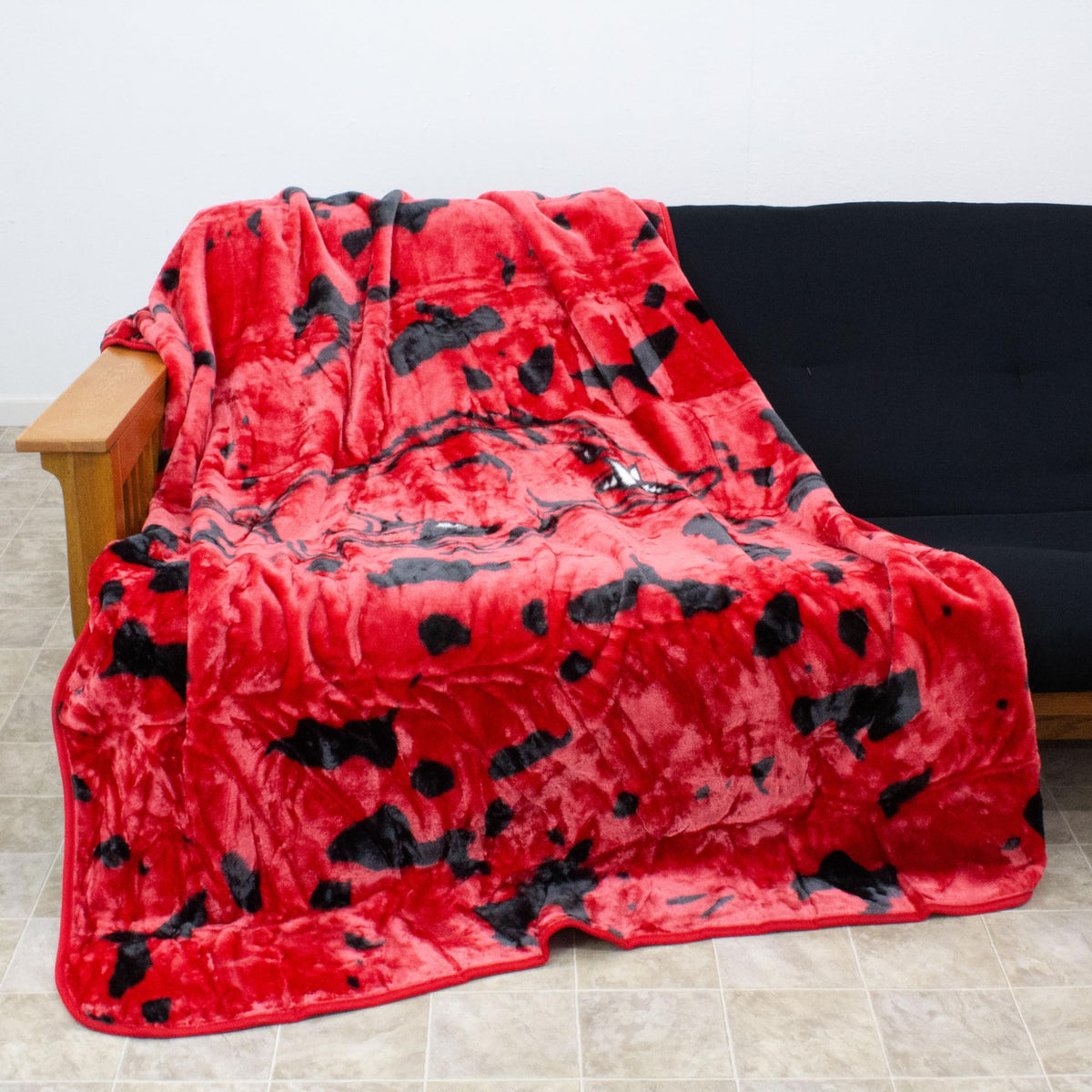 Everything Comfy Georgia Bulldogs Soft and Warm Huge Raschel Throw Blanket, 86" x 63"
