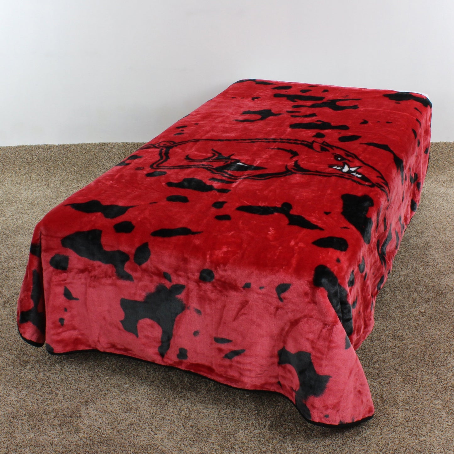 Everything Comfy Georgia Bulldogs Soft and Warm Huge Raschel Throw Blanket, 86" x 63"