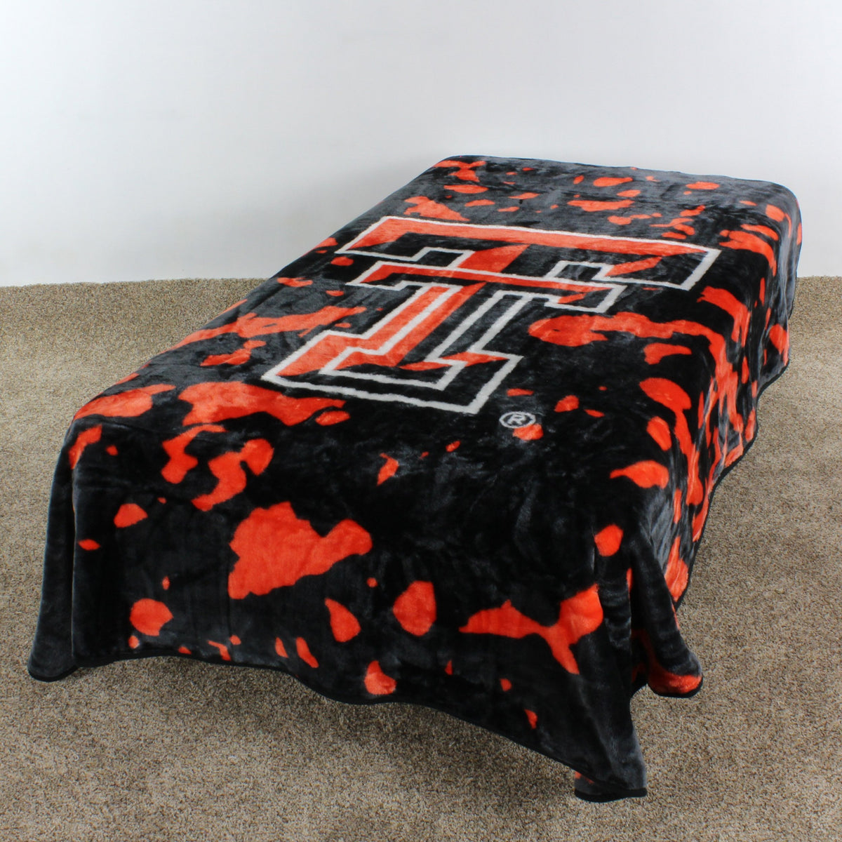 Everything Comfy Georgia Bulldogs Soft and Warm Huge Raschel Throw Blanket, 86" x 63"