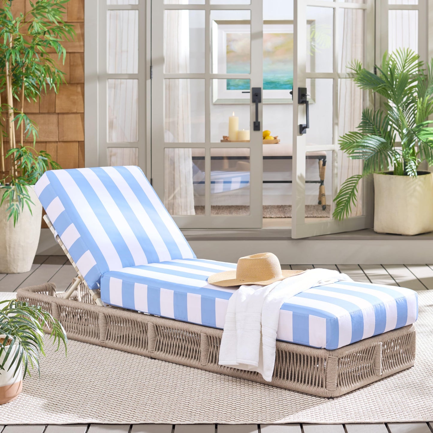 SAFAVIEH Outdoor - Gillian Chaise Lounge Chair - Tan & White - Steel and Woven Rope - Adjustable 5-Position Backrest - Ideal for Patio, Deck, Poolside, Backyard (PAT7527A)