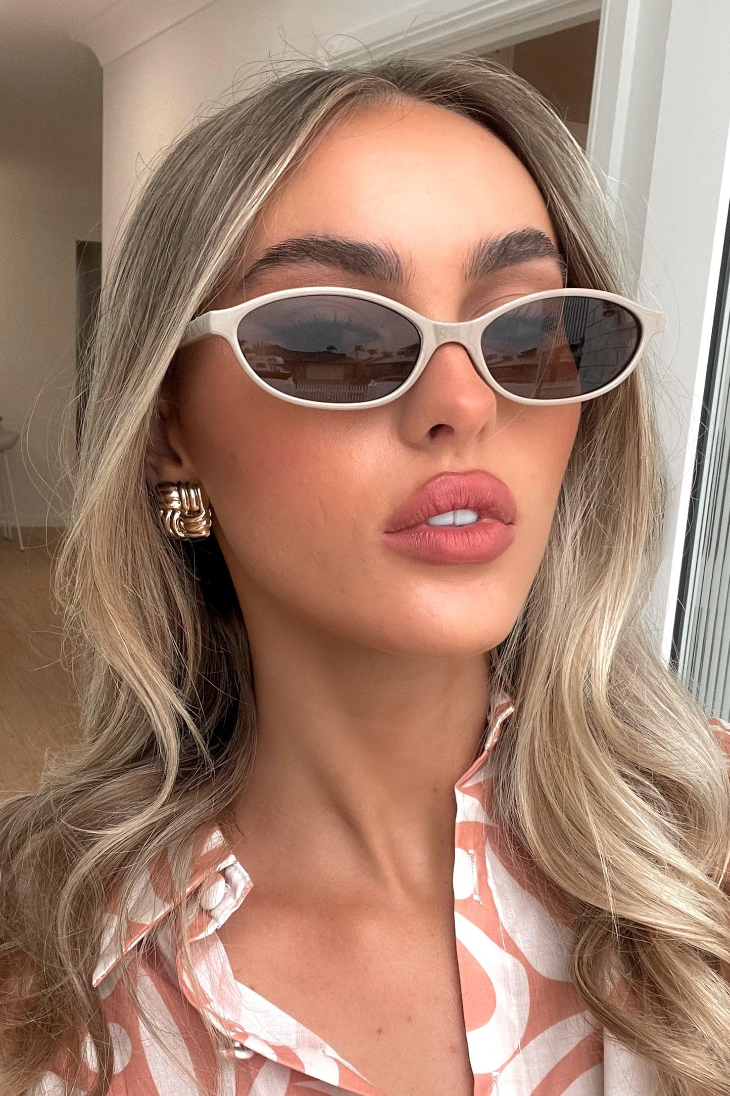 GUVIVI Retro Oval Sunglasses for Women