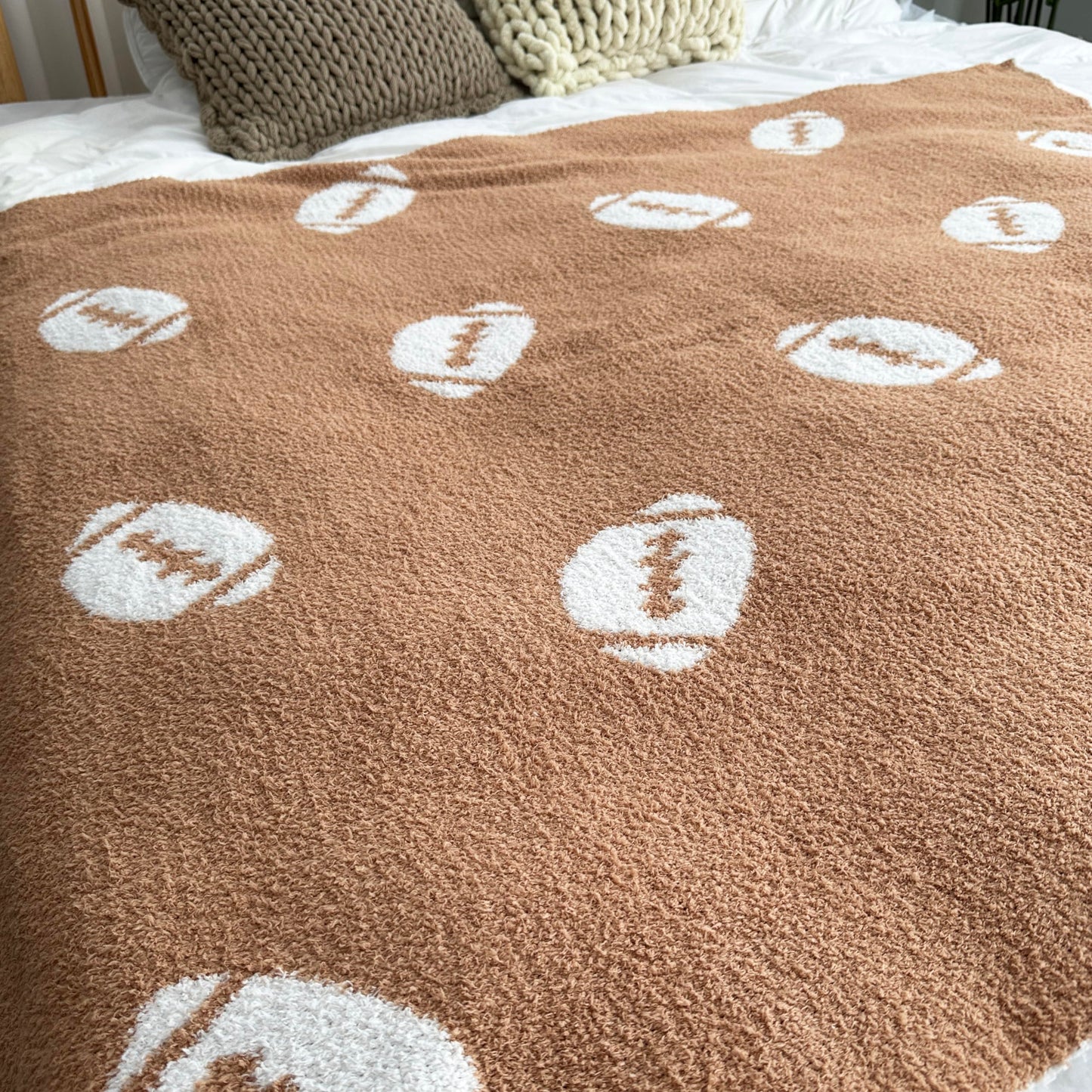 Cozy Baseball Pattern Blanket Perfect Lightweight Bedding for Adults, Soft, Warm, and Plush Soccer Sports Blanket Great for Bed Sofa (Baseball-Red, 51"x63")