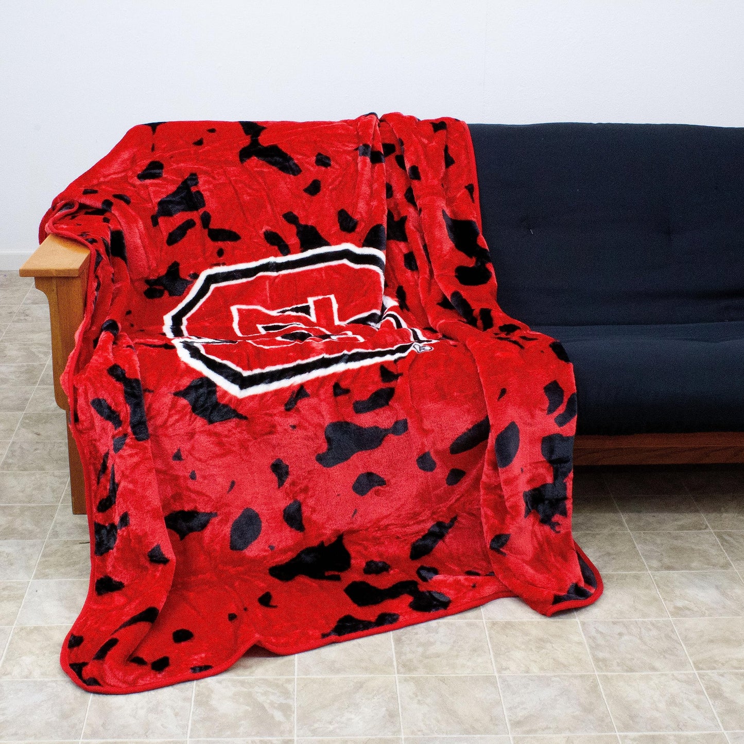 Everything Comfy Georgia Bulldogs Soft and Warm Huge Raschel Throw Blanket, 86" x 63"